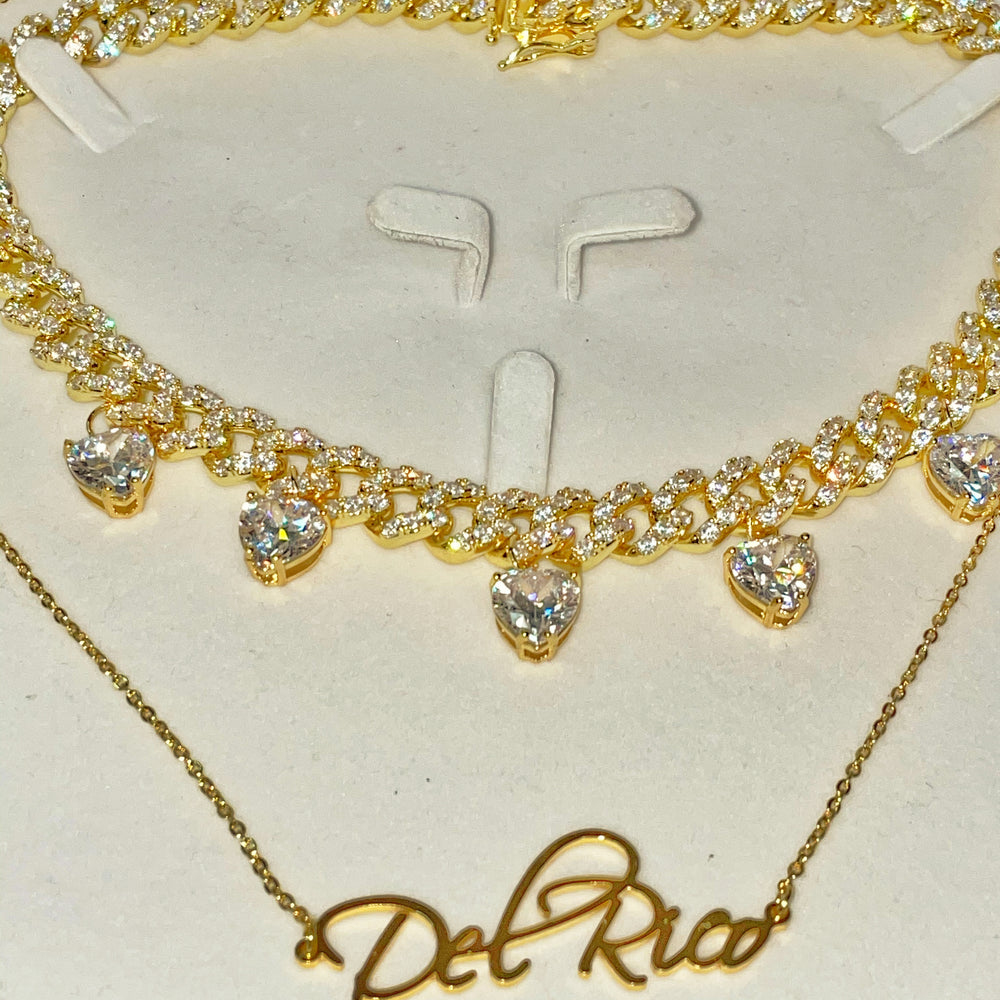 Dainty name necklace